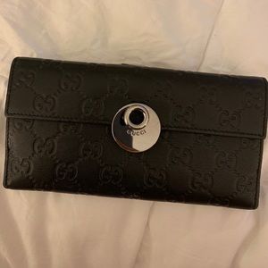AUTHENTIC GUCCI LEATHER WALLET